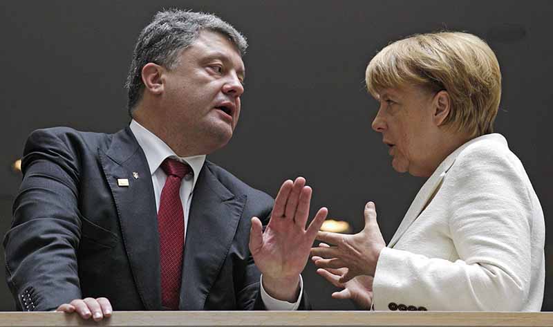 Меркель и Порошенко обсуждают