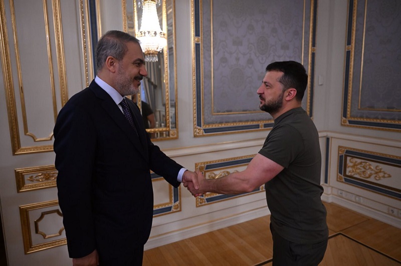 Глава МИД Турции Хакан Фидан провел встречу с Владимиром Зеленским в Киеве